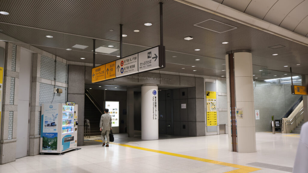 東京国際フォーラムへの通路