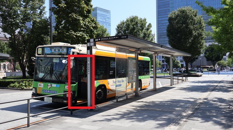 Front door of the Toei bus