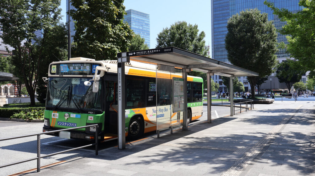 El exterior del autobús Toei